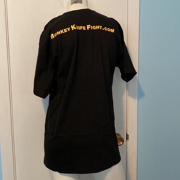 👕 NwoT Monkey Knife Fight T-Shirt - Picture 2 of 4